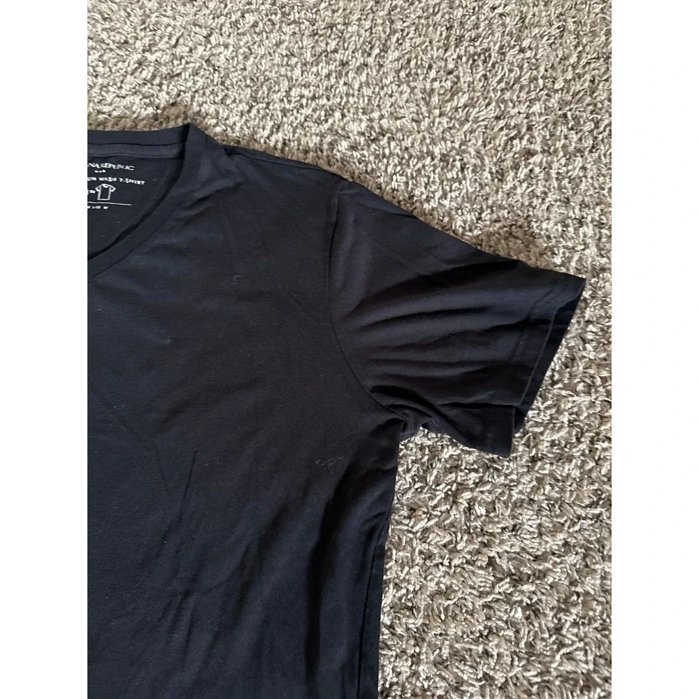Banana Republic Men's Black Eco Premium Wash V-Neck Tee Size Large
